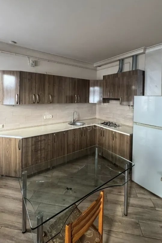 2 Սենյականոց Բնակարան Քարե Շենքում, 56քմ, 2/2 հարկ, Նորմալ Վիճակում, Կահավորված