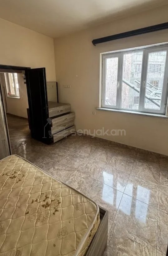 2 Սենյականոց Բնակարան Քարե Շենքում, 56քմ, 2/2 հարկ, Նորմալ Վիճակում, Կահավորված