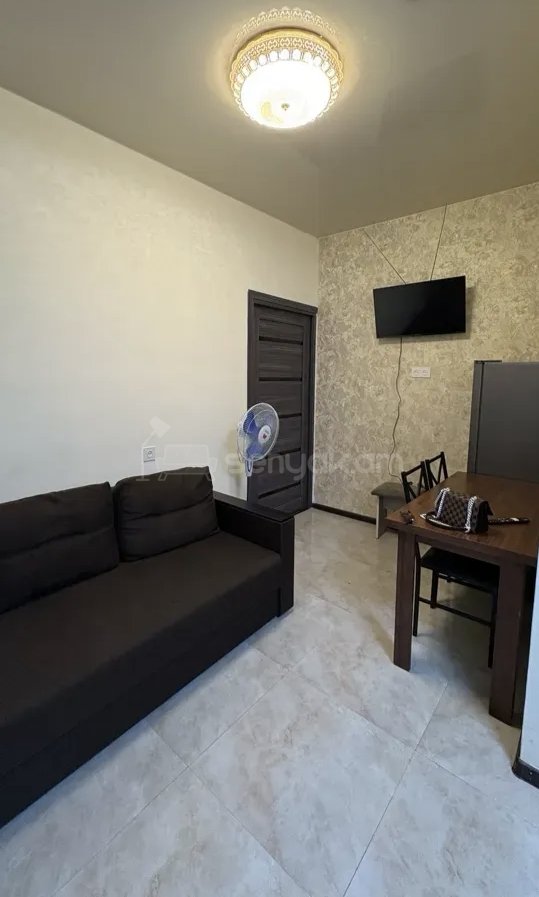 2 Սենյականոց Բնակարան Քարե Շենքում, 44քմ, 1/5 հարկ, Կապիտալ Վերանորոգված, Կահավորված