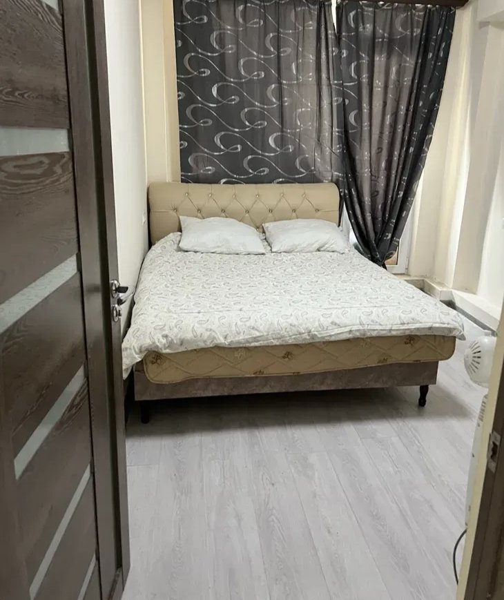 2 Սենյականոց Բնակարան Քարե Շենքում, 45քմ, 2/4 հարկ, Նորմալ Վիճակում, Կահավորված