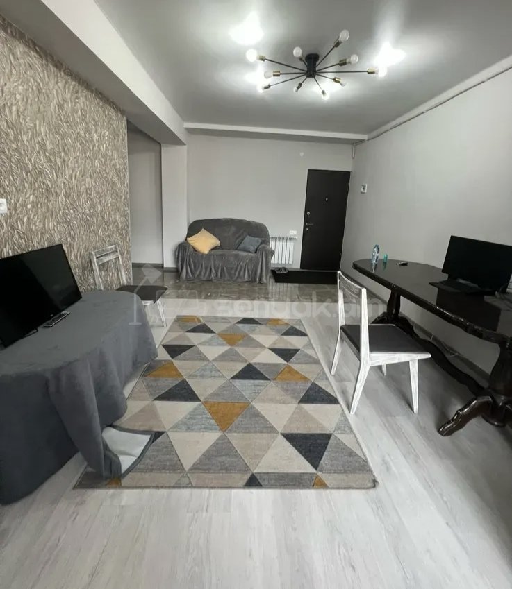 2 Սենյականոց Բնակարան Քարե Շենքում, 45քմ, 2/4 հարկ, Նորմալ Վիճակում, Կահավորված