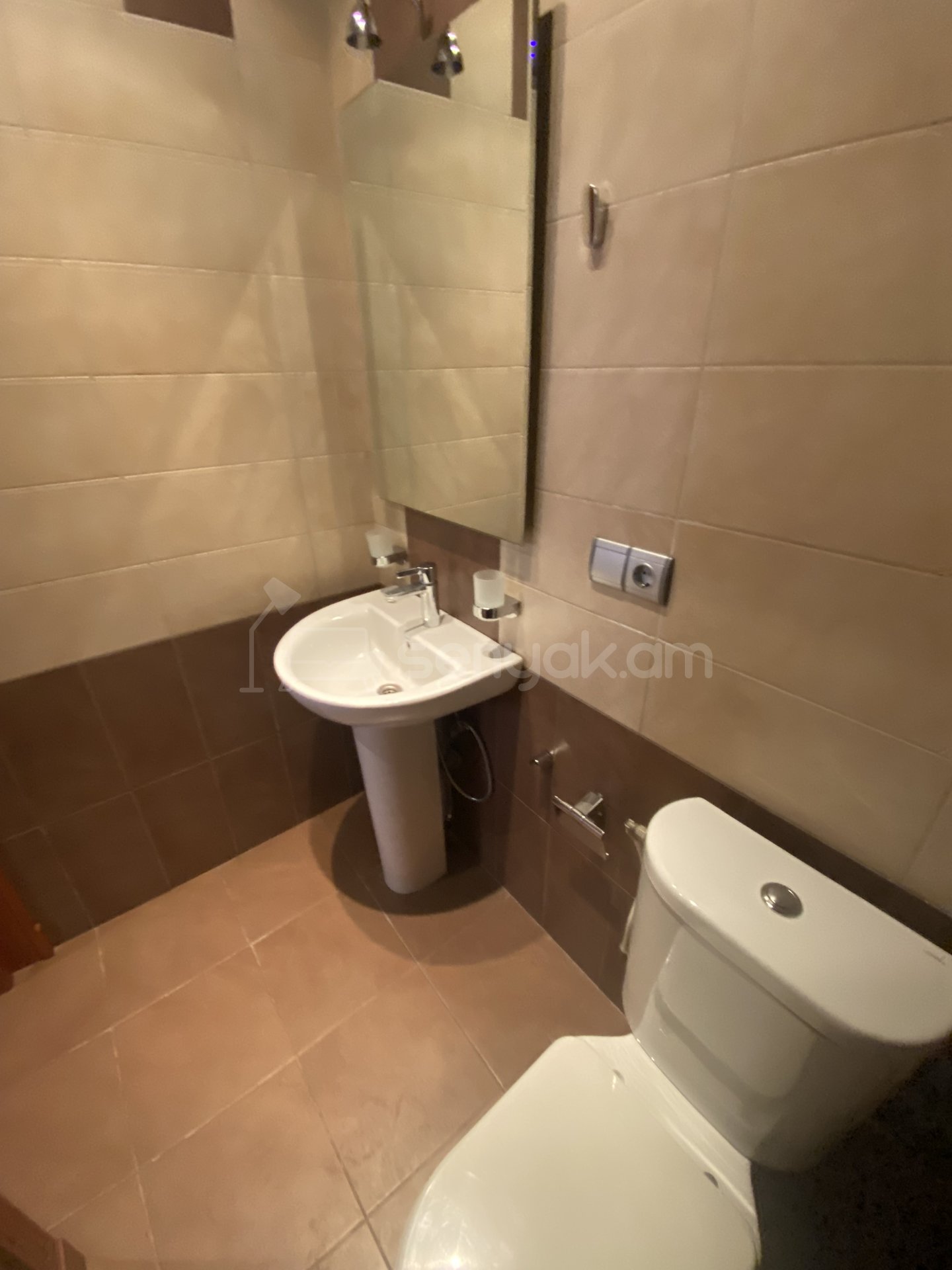 4 Սենյականոց Բնակարան, 140քմ, 7/12 հարկ, Դիզայներական Վերանորոգված