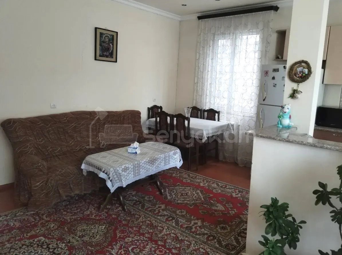 8 Սենյականոց Սեփական Տուն, 200քմ, Կոսմետիկ Վերանորոգված, Ավտոտնակով