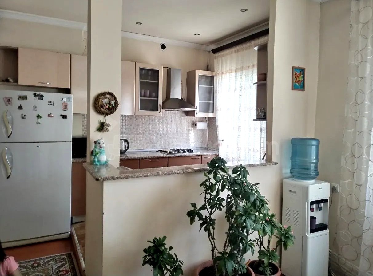 8 Սենյականոց Սեփական Տուն, 200քմ, Կոսմետիկ Վերանորոգված, Ավտոտնակով