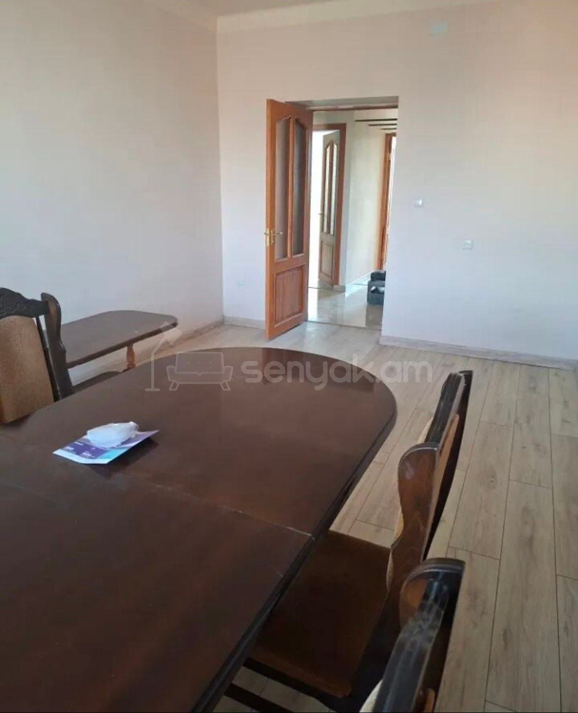 3 Սենյականոց Բնակարան Քարե Շենքում, 70քմ, 2/4 հարկ, Կապիտալ Վերանորոգված, Մասամբ Կահավորված