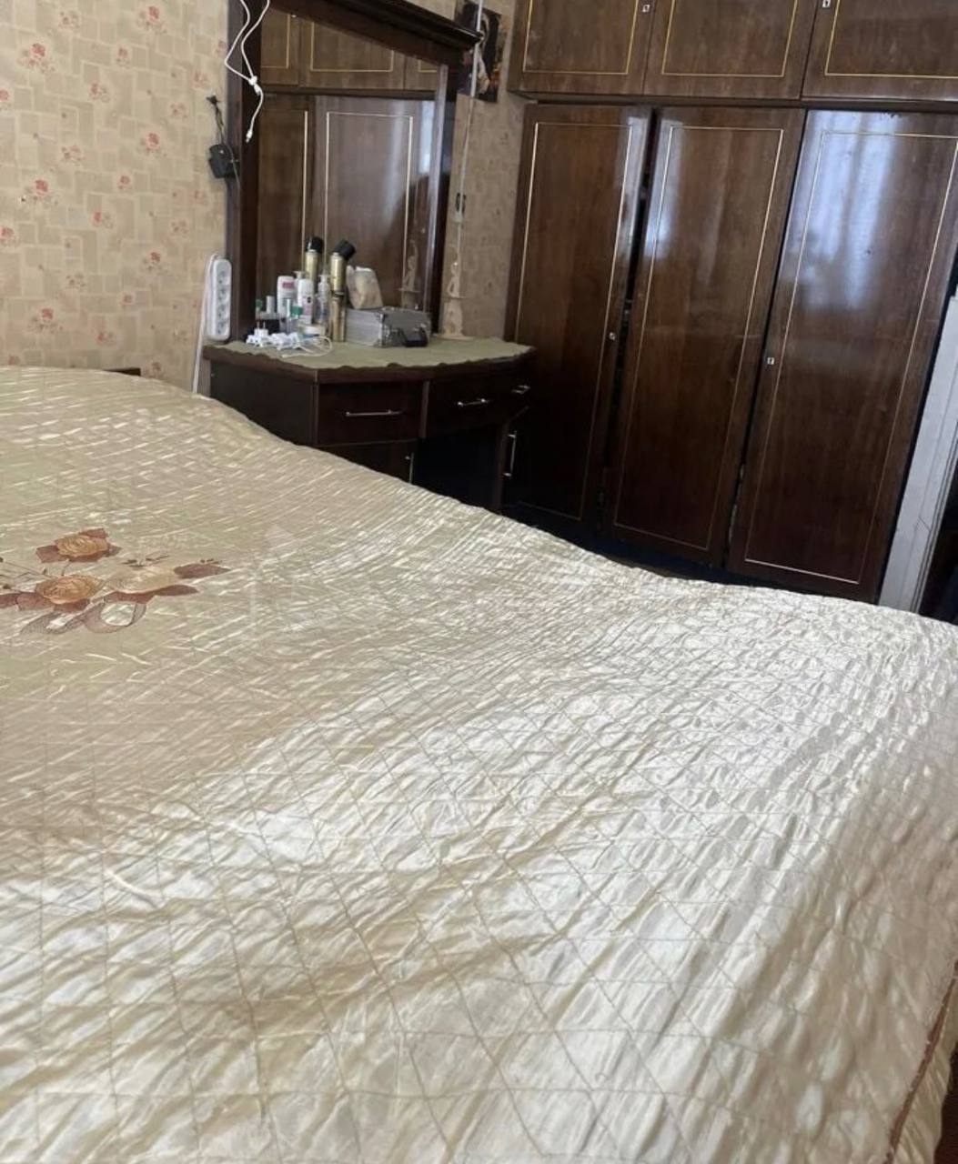 3 Սենյականոց Բնակարան Քարե Շենքում, 67քմ, 3/5 հարկ, Նորմալ Վիճակում, Կահավորված, Արևկող