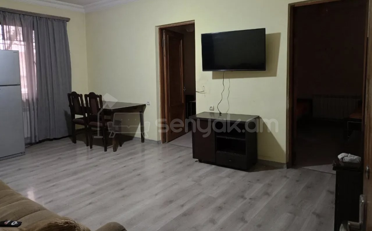 3 Սենյականոց Բնակարան Քարե Շենքում, 68քմ, 1/1 հարկ, Կապիտալ Վերանորոգված, Կահավորված, Արևկող