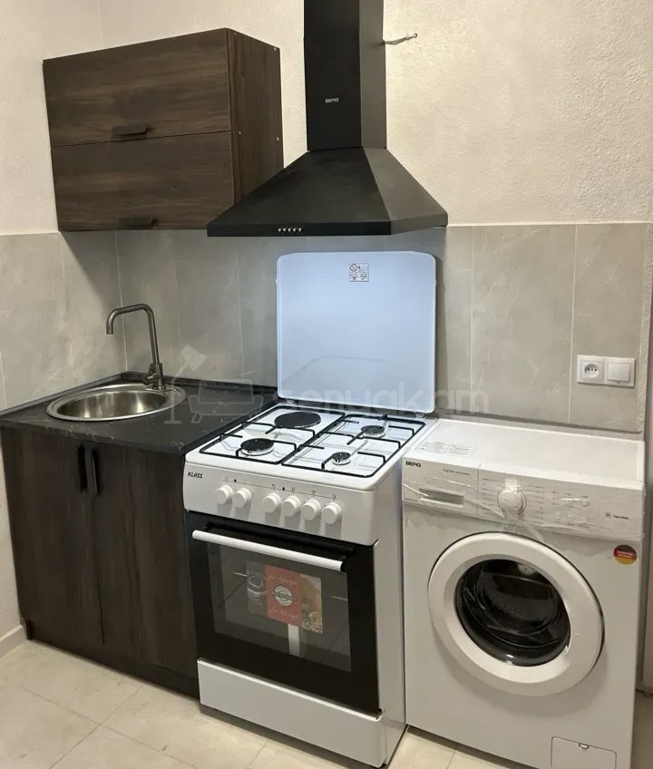 1 Սենյականոց Բնակարան Քարե Շենքում, 40քմ, 1/1 հարկ, Նորմալ Վիճակում