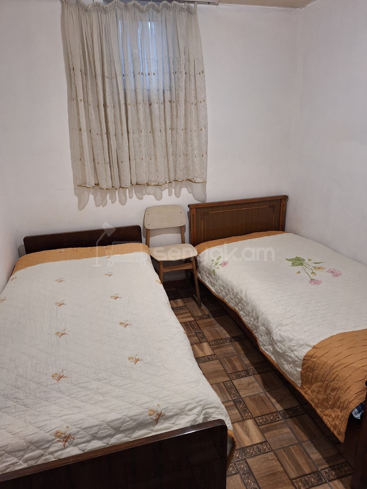 2 Սենյականոց Բնակարան Քարե Շենքում, 52քմ, 1/1 հարկ, Նորմալ Վիճակում, Կահավորված