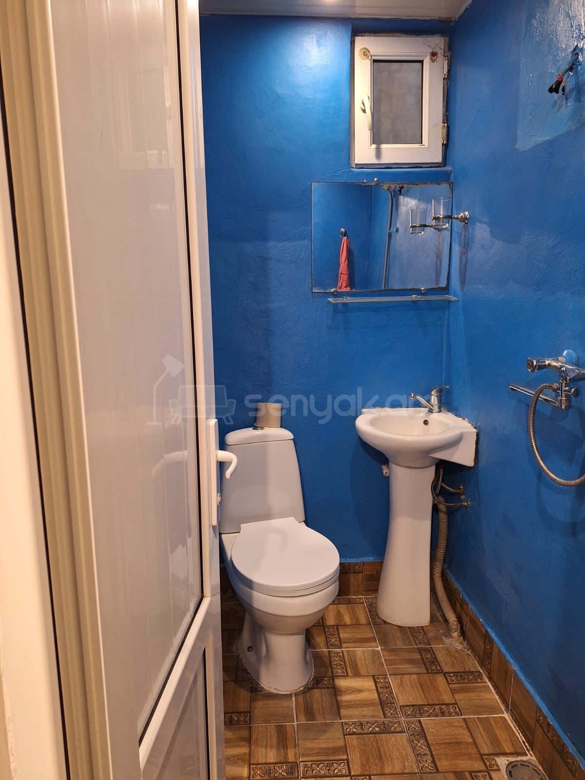 2 Սենյականոց Բնակարան Քարե Շենքում, 52քմ, 1/1 հարկ, Նորմալ Վիճակում, Կահավորված