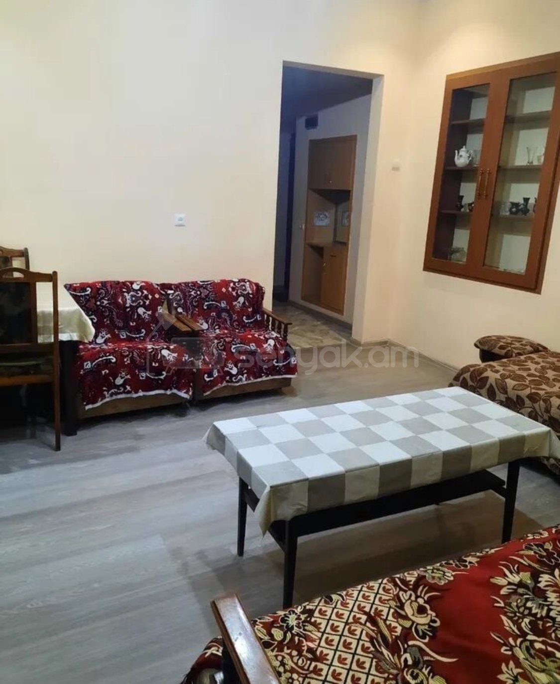 2 Սենյականոց Բնակարան Քարե Շենքում, 55քմ, 2/3 հարկ, Նորմալ Վիճակում, Կահավորված