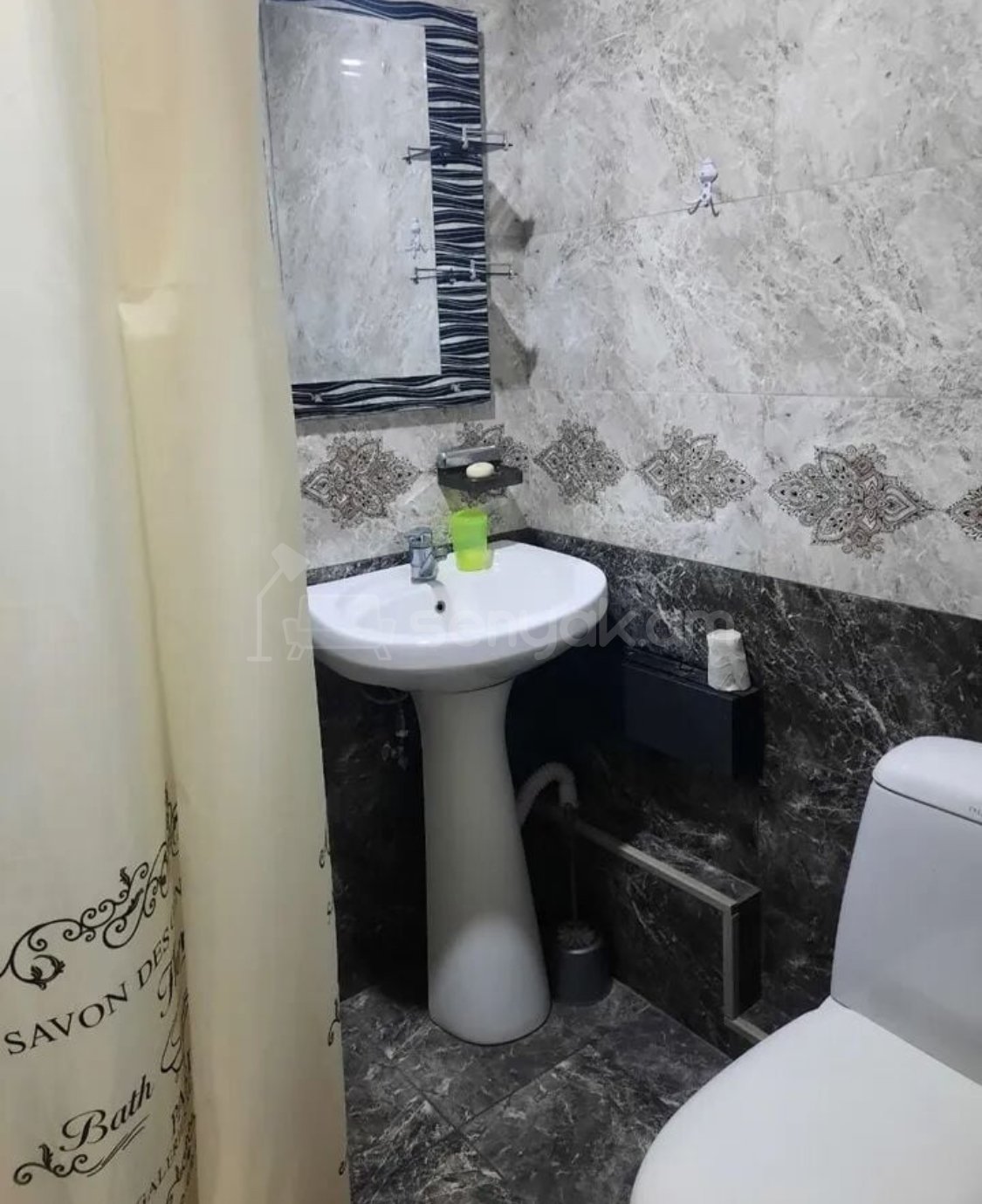 2 Սենյականոց Բնակարան Քարե Շենքում, 55քմ, 2/3 հարկ, Նորմալ Վիճակում, Կահավորված