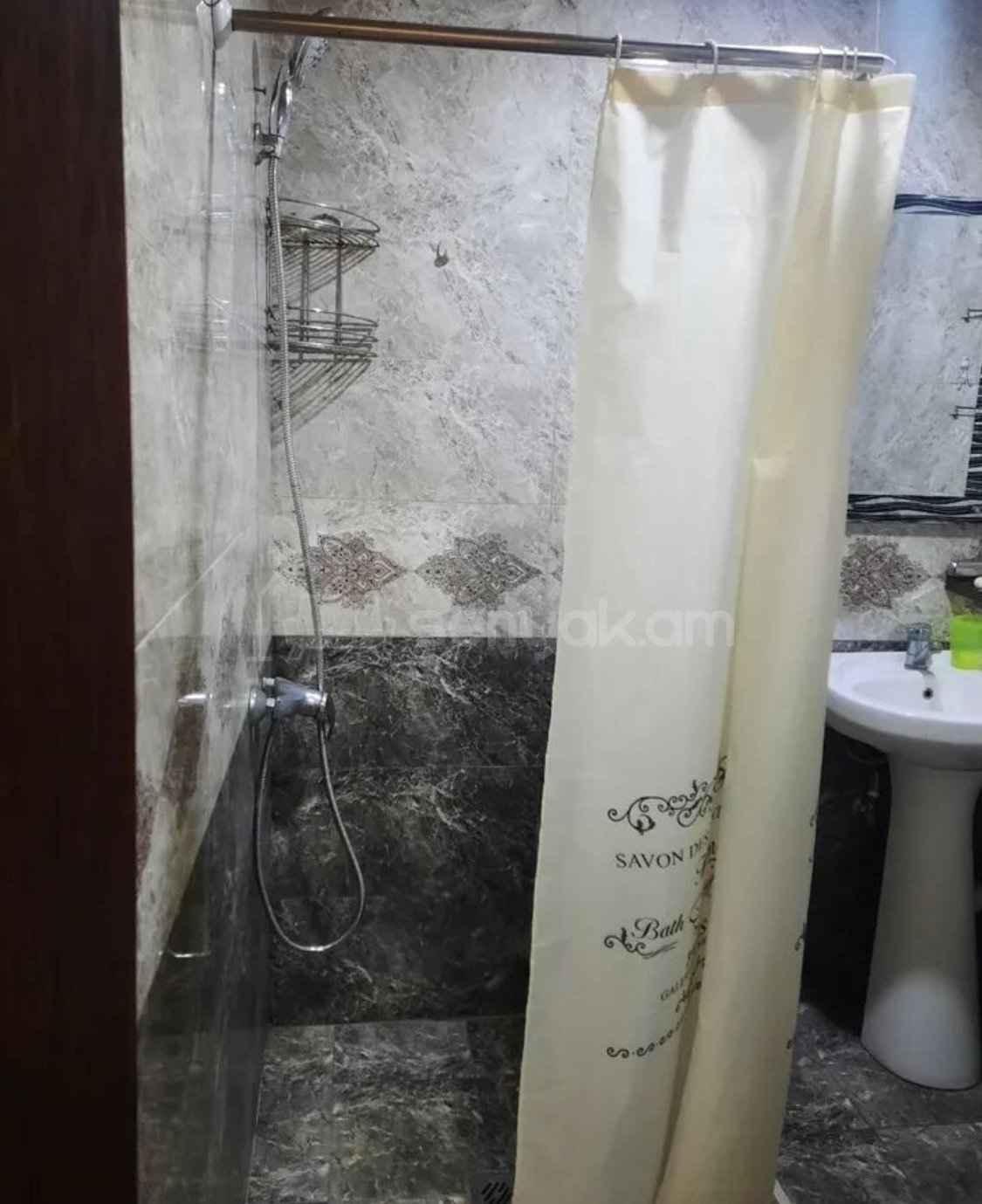 2 Սենյականոց Բնակարան Քարե Շենքում, 55քմ, 2/3 հարկ, Նորմալ Վիճակում, Կահավորված