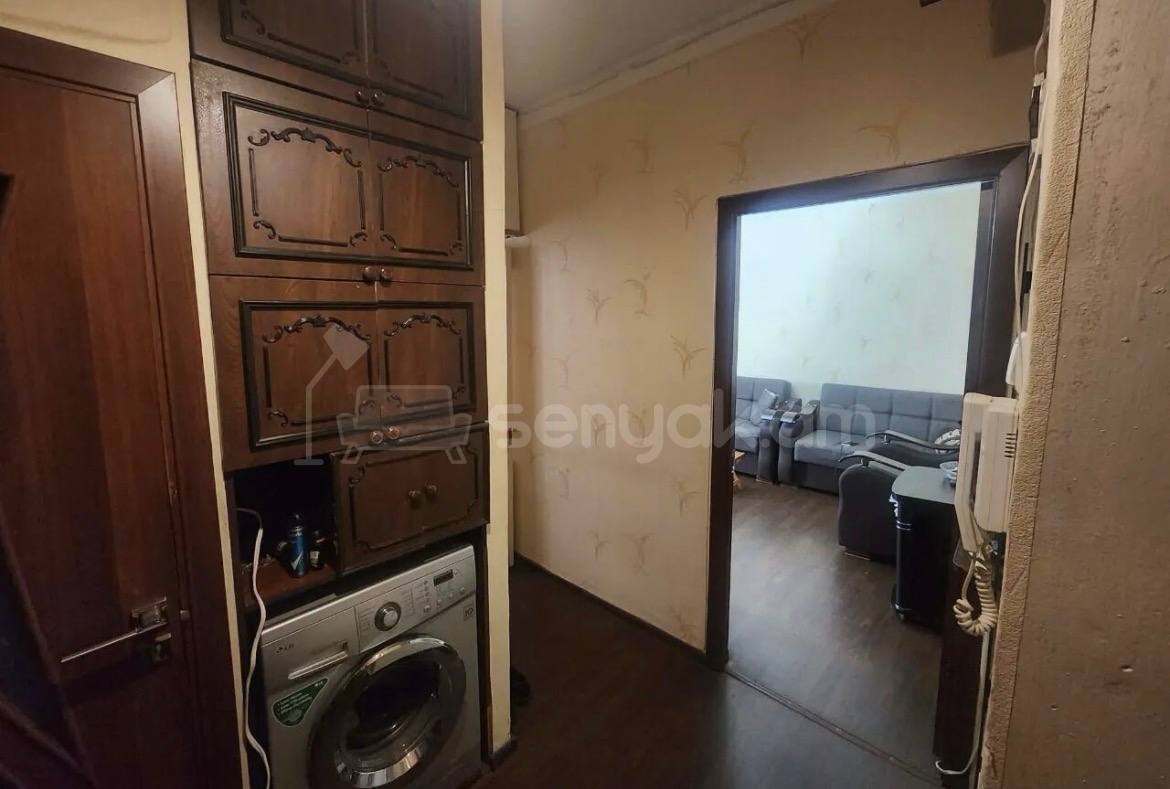 2 Սենյականոց Բնակարան Քարե Շենքում, 49քմ, 5/5 հարկ, Նորմալ Վիճակում, Կահավորված, Արևկող