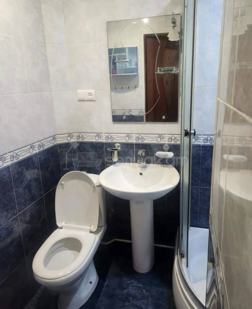 2 Սենյականոց Բնակարան Քարե Շենքում, 49քմ, 5/5 հարկ, Նորմալ Վիճակում, Կահավորված, Արևկող