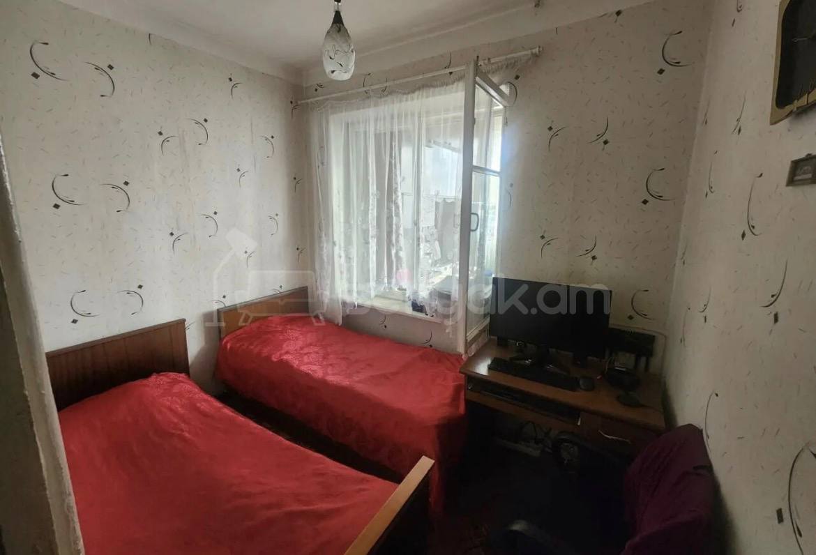 2 Սենյականոց Բնակարան Քարե Շենքում, 49քմ, 5/5 հարկ, Նորմալ Վիճակում, Կահավորված, Արևկող