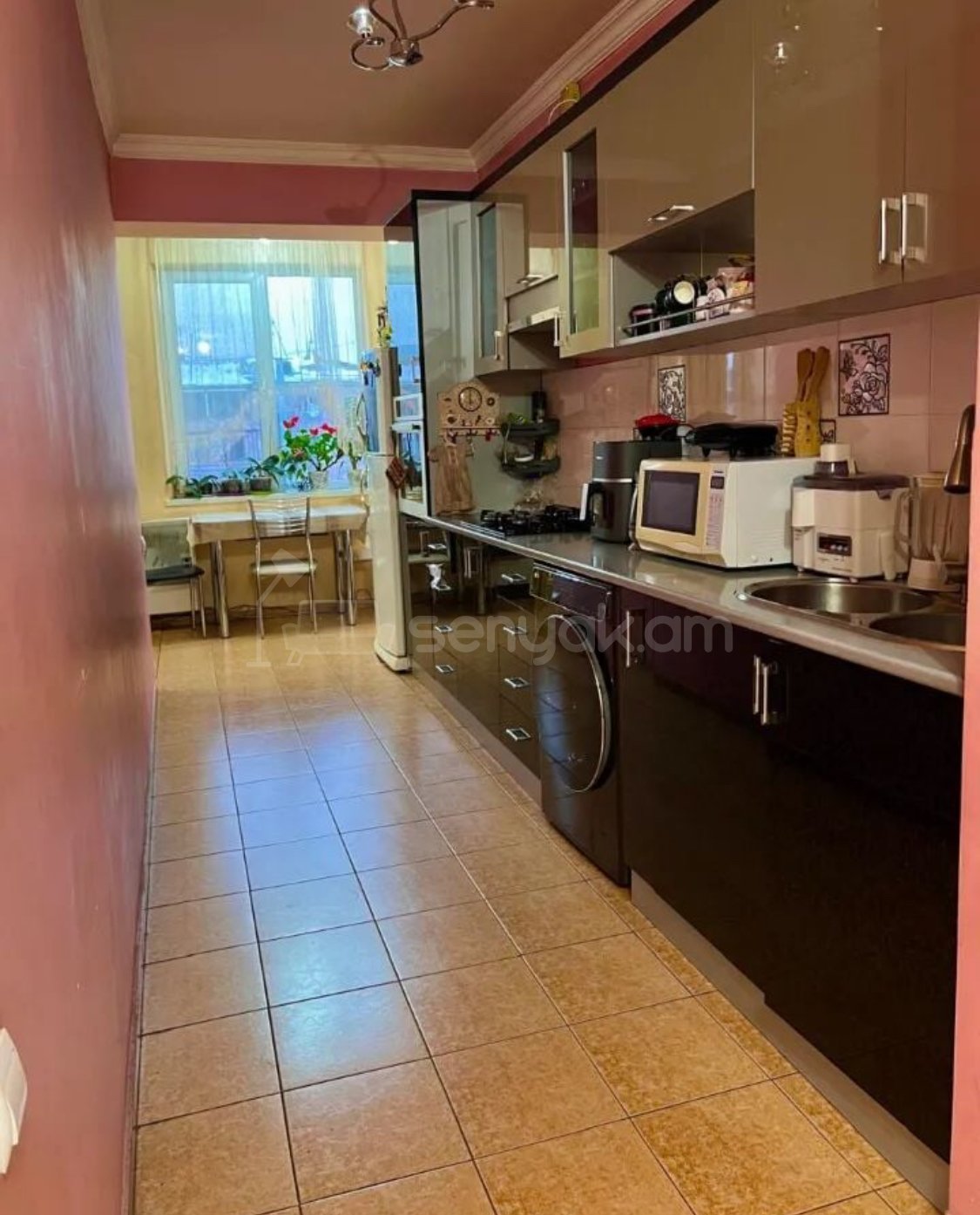 3 Սենյականոց Բնակարան Քարե Շենքում, 80քմ, 4/5 հարկ, Դիզայներական Վերանորոգված, Կահավորված