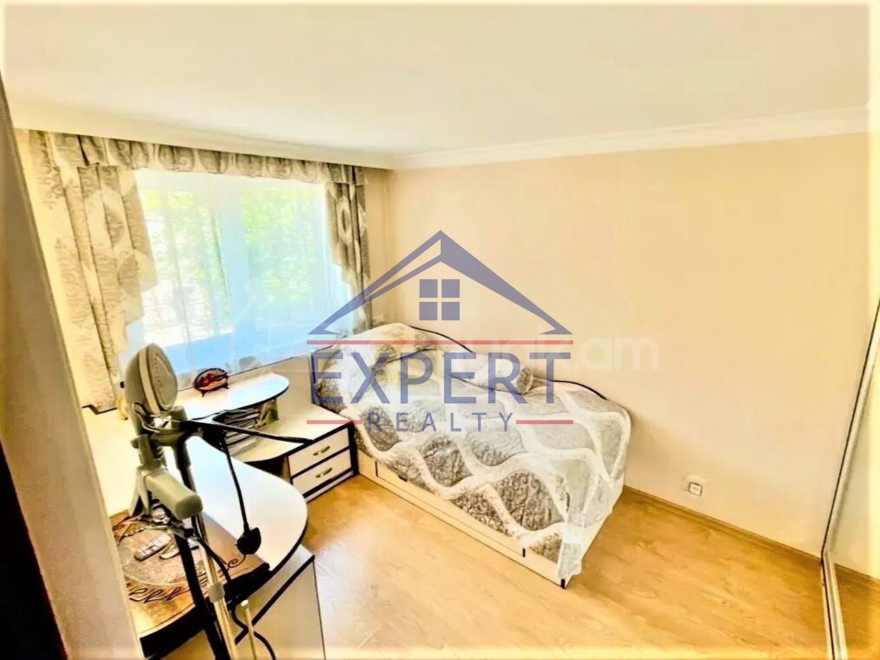 4 Սենյականոց Բնակարան Քարե Շենքում, 108քմ, 1/6 հարկ, Կապիտալ Վերանորոգված, Կահավորված, Արևկող