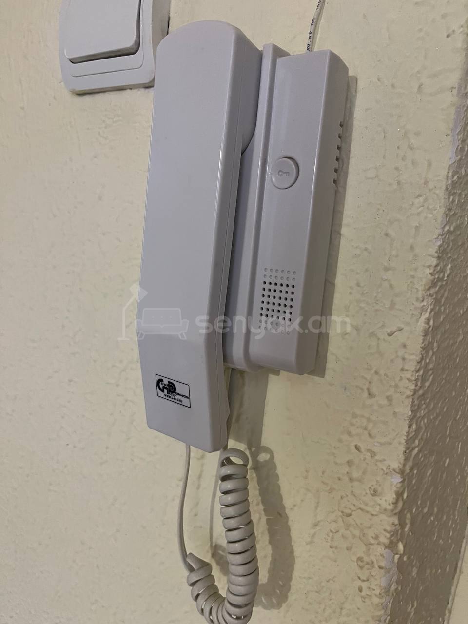 1 Սենյականոց Բնակարան, 35քմ, 5/5 հարկ, Նորմալ Վիճակում, Մասամբ Կահավորված