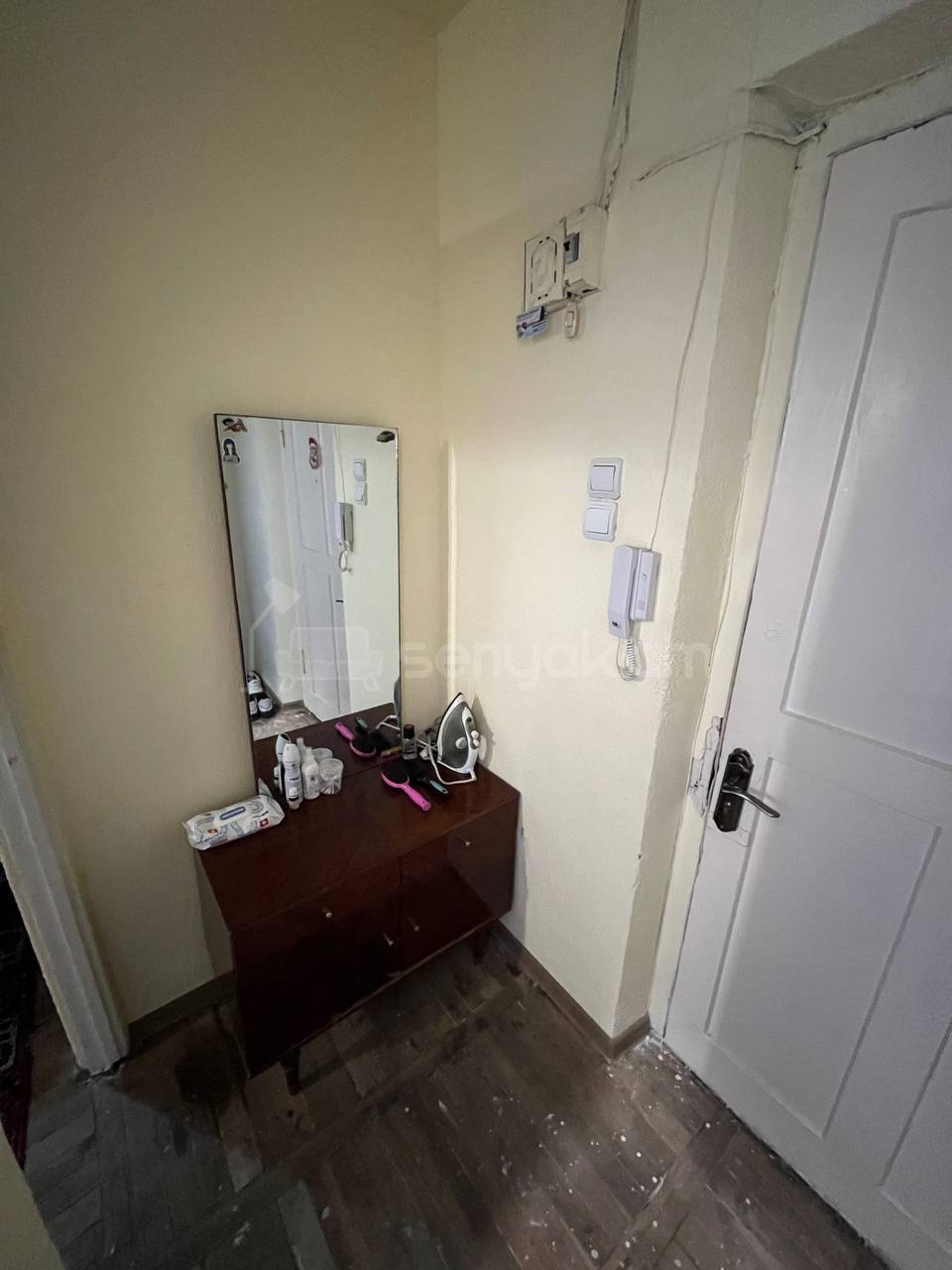 1 Սենյականոց Բնակարան, 35քմ, 5/5 հարկ, Նորմալ Վիճակում, Մասամբ Կահավորված