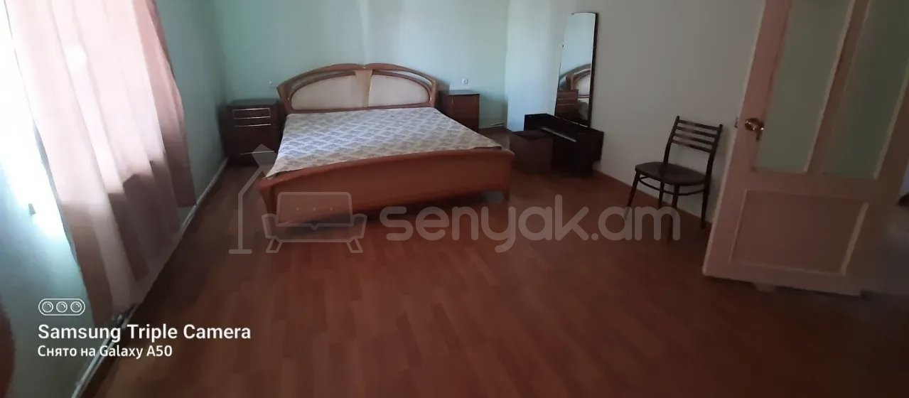 3 Սենյականոց Բնակարան Քարե Շենքում, 78քմ, 2/2 հարկ, Նորմալ Վիճակում, Կահավորված