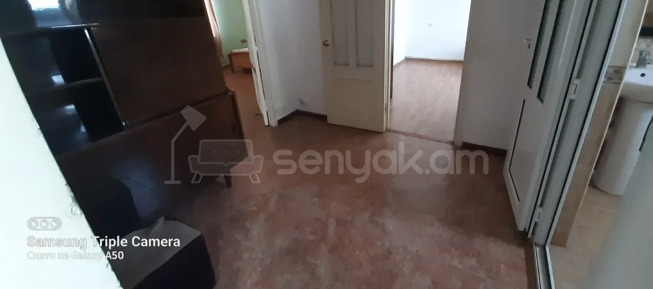 3 Սենյականոց Բնակարան Քարե Շենքում, 78քմ, 2/2 հարկ, Նորմալ Վիճակում, Կահավորված