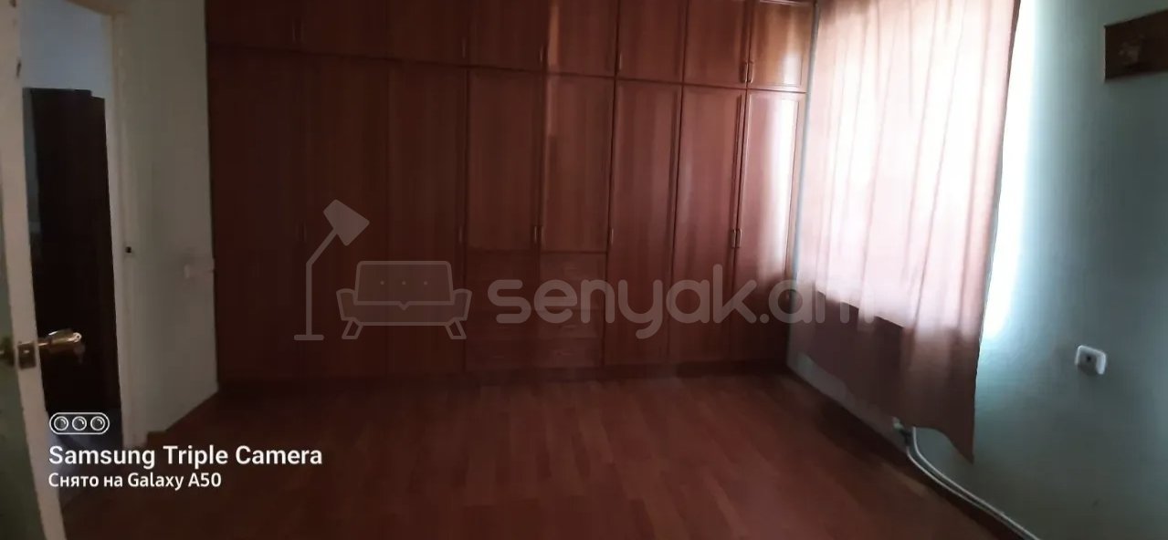 3 Սենյականոց Բնակարան Քարե Շենքում, 78քմ, 2/2 հարկ, Նորմալ Վիճակում, Կահավորված