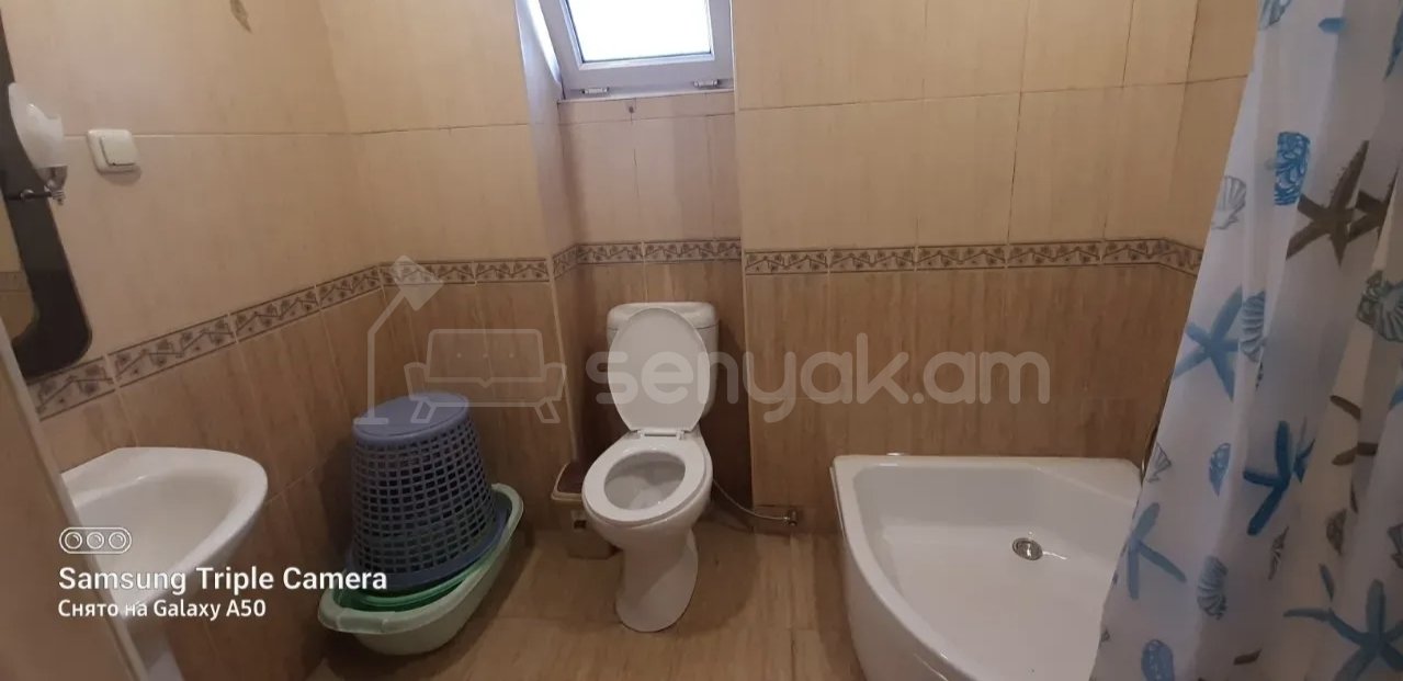 3 Սենյականոց Բնակարան Քարե Շենքում, 78քմ, 2/2 հարկ, Նորմալ Վիճակում, Կահավորված