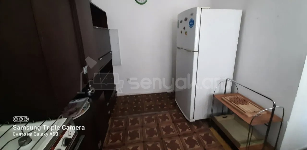 3 Սենյականոց Բնակարան Քարե Շենքում, 78քմ, 2/2 հարկ, Նորմալ Վիճակում, Կահավորված