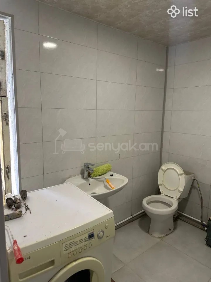 3 Սենյականոց Բնակարան Քարե Շենքում, 65քմ, 1/1 հարկ, Նորմալ Վիճակում, Կահավորված