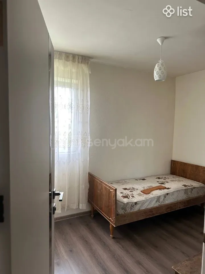 3 Սենյականոց Բնակարան Քարե Շենքում, 65քմ, 1/1 հարկ, Նորմալ Վիճակում, Կահավորված