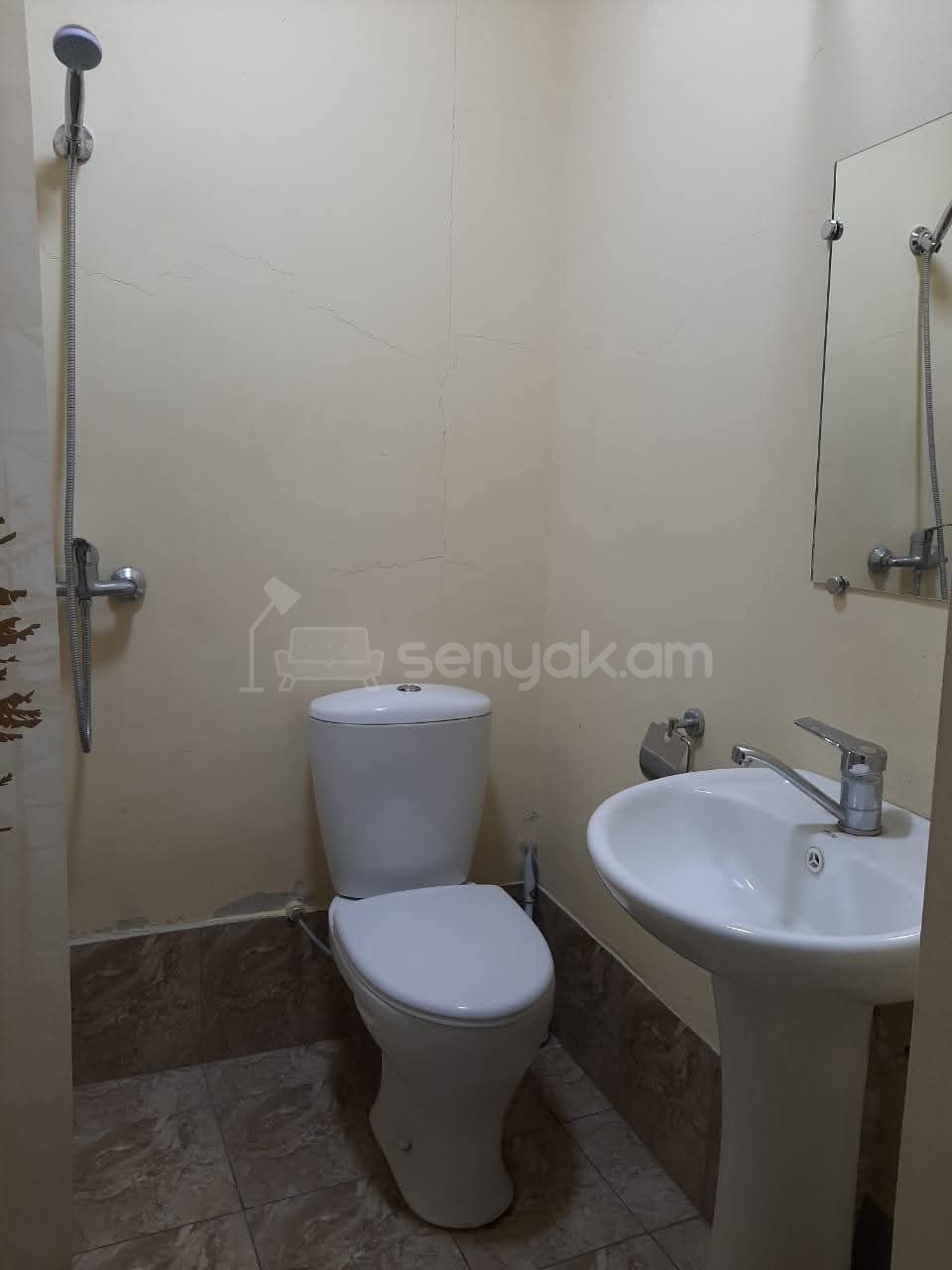 3 Սենյականոց Բնակարան Քարե Շենքում, 56քմ, 1/1 հարկ, Նորմալ Վիճակում, Կահավորված