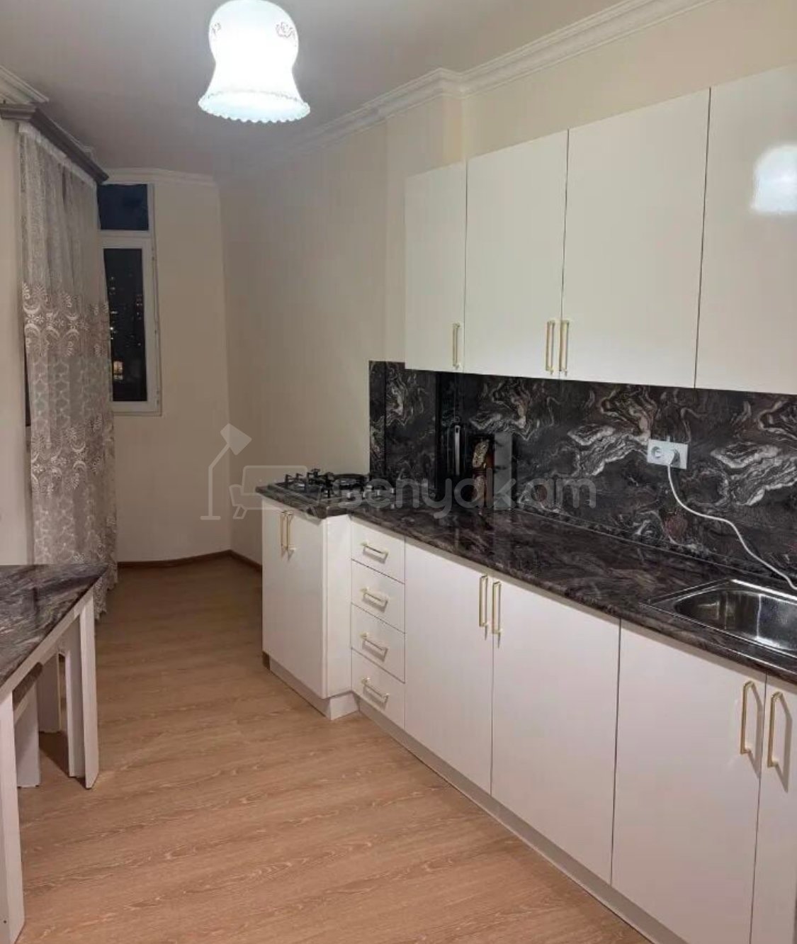 3 Սենյականոց Բնակարան, 96քմ, 13/16 հարկ, Նորմալ Վիճակում, Կահավորված