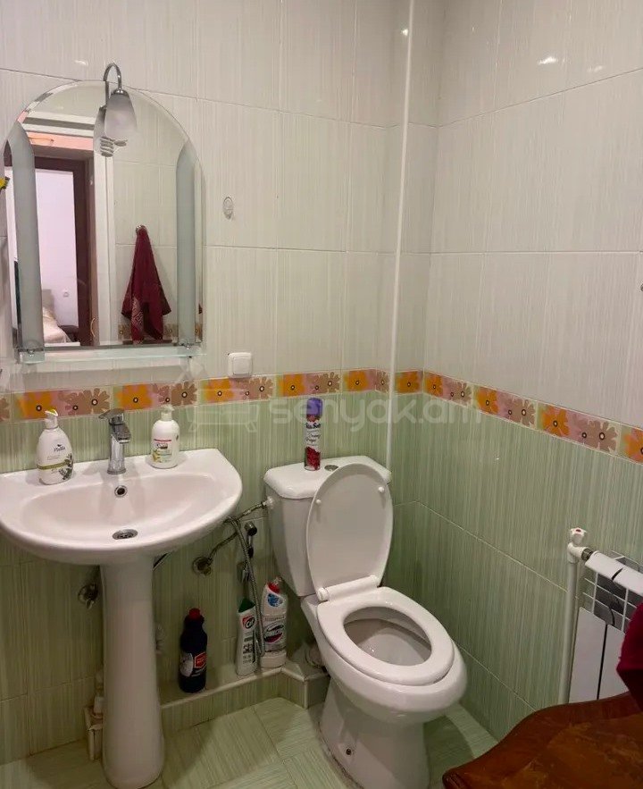 2 Սենյականոց Բնակարան Քարե Շենքում, 37քմ, 5/5 հարկ, Նորմալ Վիճակում