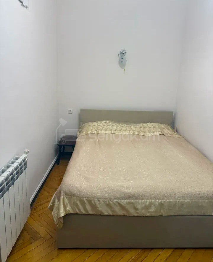 2 Սենյականոց Բնակարան Քարե Շենքում, 37քմ, 5/5 հարկ, Նորմալ Վիճակում