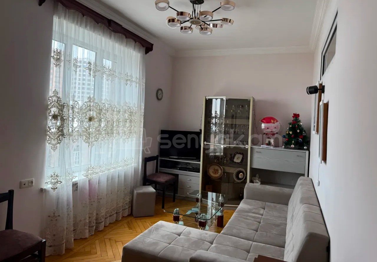 2 Սենյականոց Բնակարան Քարե Շենքում, 37քմ, 5/5 հարկ, Նորմալ Վիճակում