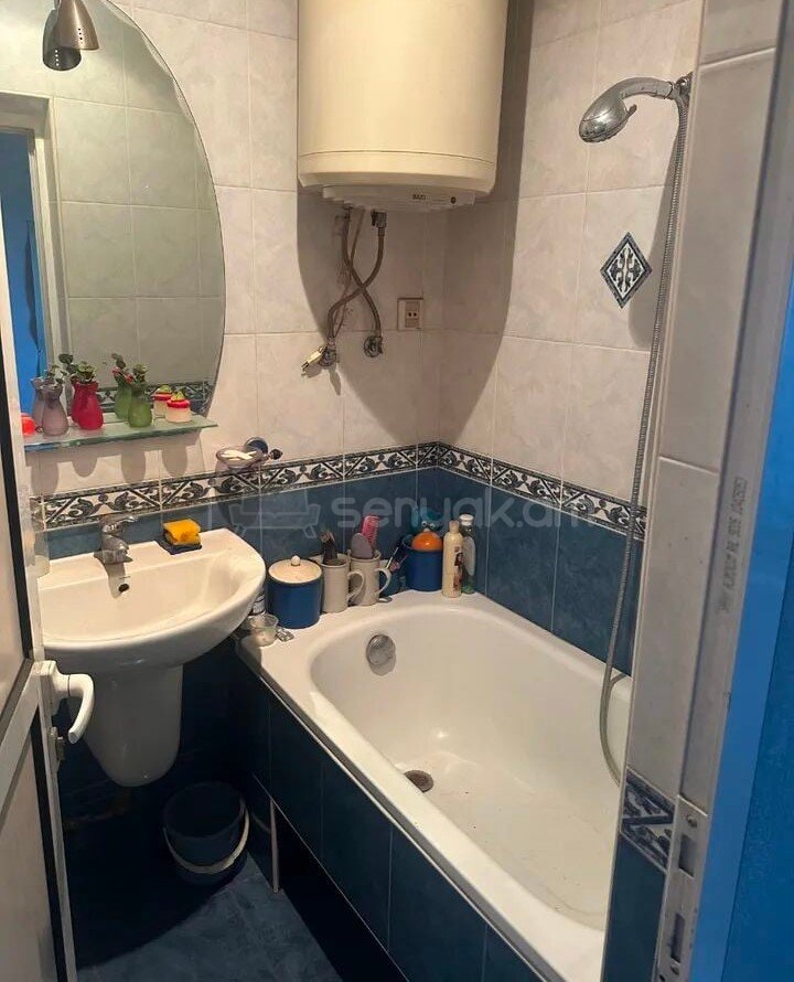 1 Սենյականոց Բնակարան Քարե Շենքում, 30քմ, 5/5 հարկ, Նորմալ Վիճակում