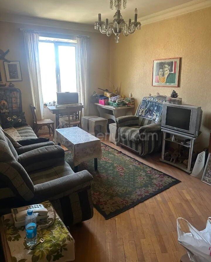 1 Սենյականոց Բնակարան Քարե Շենքում, 30քմ, 5/5 հարկ, Նորմալ Վիճակում