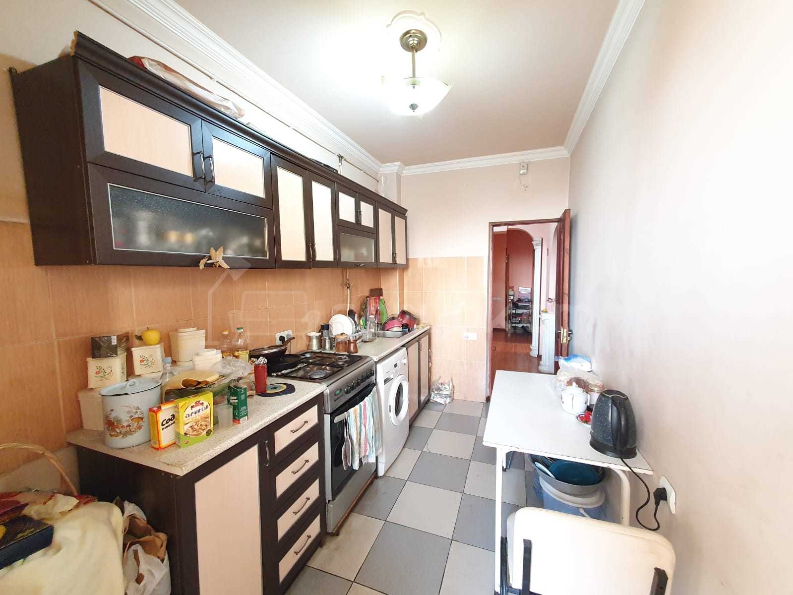 3 Սենյականոց Բնակարան, 80քմ, 9/9 հարկ, Նորմալ Վիճակում