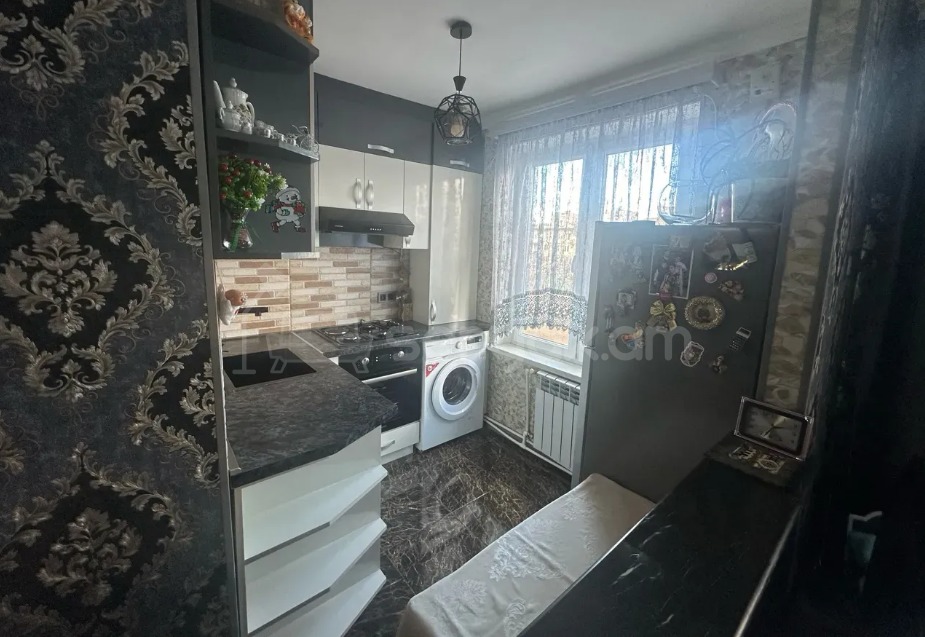 2 Սենյականոց Բնակարան, 33քմ, 4/4 հարկ, Կապիտալ Վերանորոգված