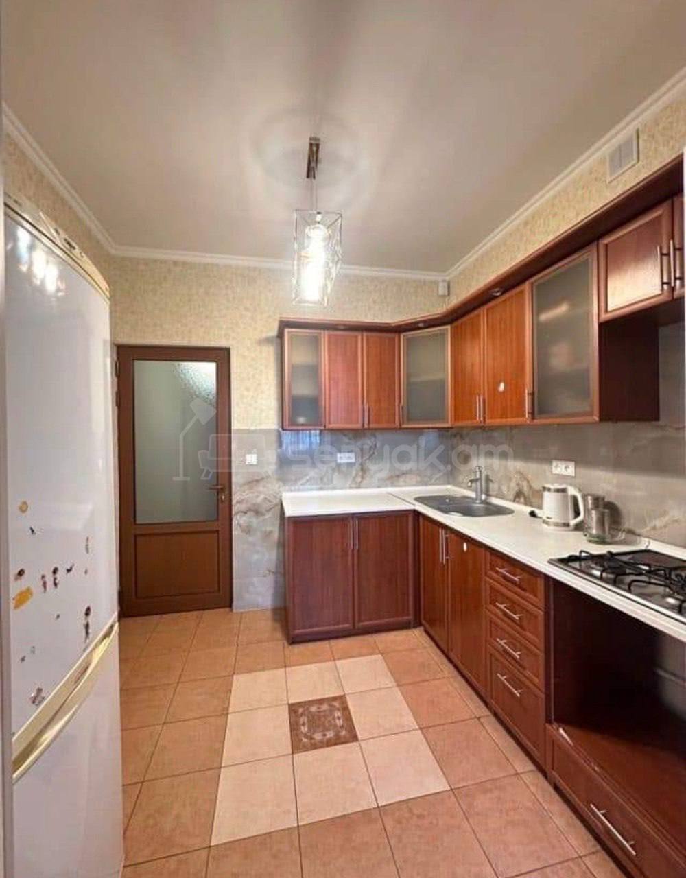 2 Սենյականոց Բնակարան Քարե Շենքում, 71քմ, 3/5 հարկ, Կապիտալ Վերանորոգված, Կահավորված, Արևկող