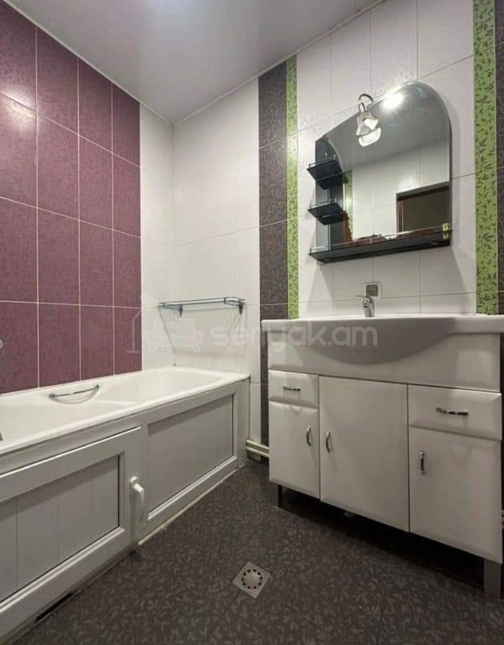 2 Սենյականոց Բնակարան Քարե Շենքում, 71քմ, 3/5 հարկ, Կապիտալ Վերանորոգված, Կահավորված, Արևկող