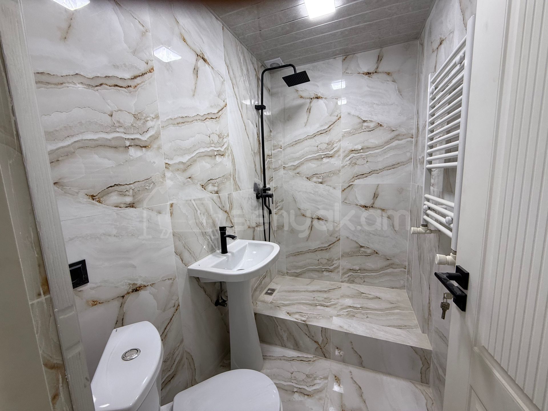 2 Սենյականոց Բնակարան Քարե Շենքում, 40քմ, 4/5 հարկ, Կապիտալ Վերանորոգված