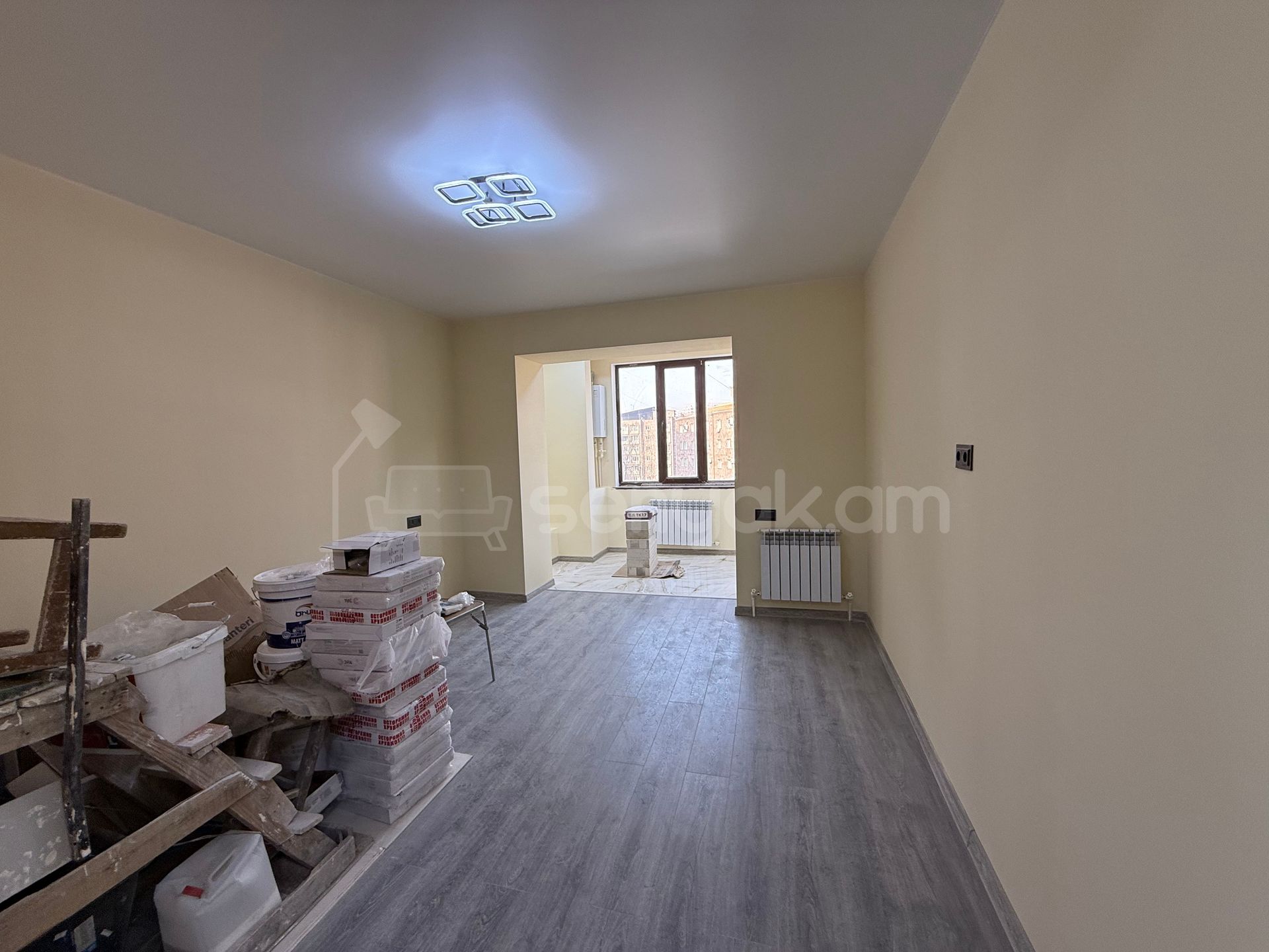 2 Սենյականոց Բնակարան Քարե Շենքում, 40քմ, 4/5 հարկ, Կապիտալ Վերանորոգված