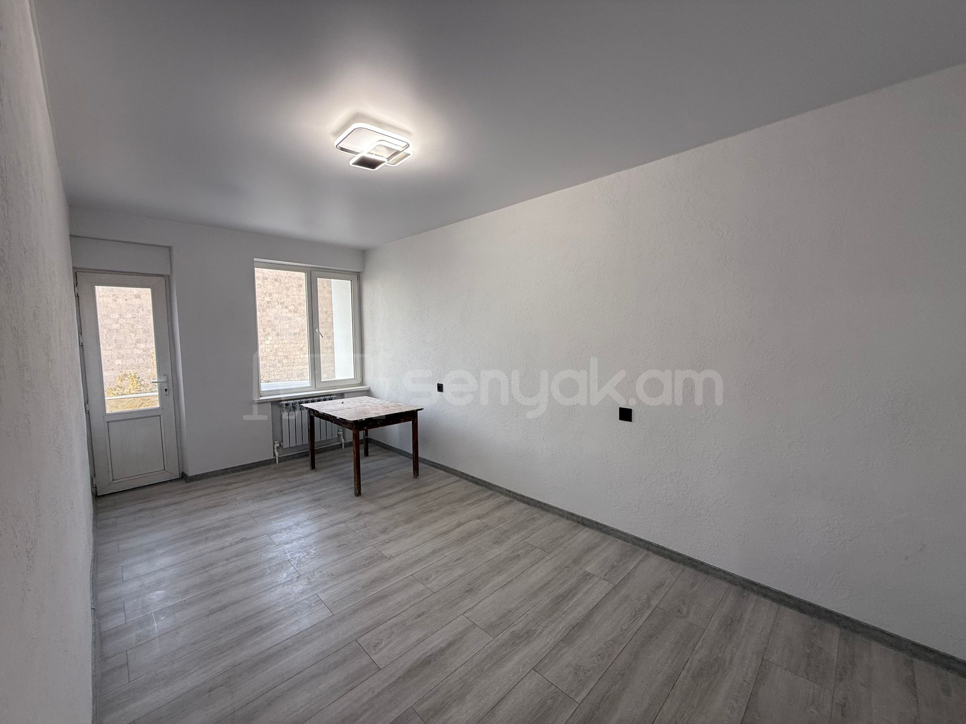 2 Սենյականոց Բնակարան Քարե Շենքում, 50քմ, 5/5 հարկ, Կապիտալ Վերանորոգված