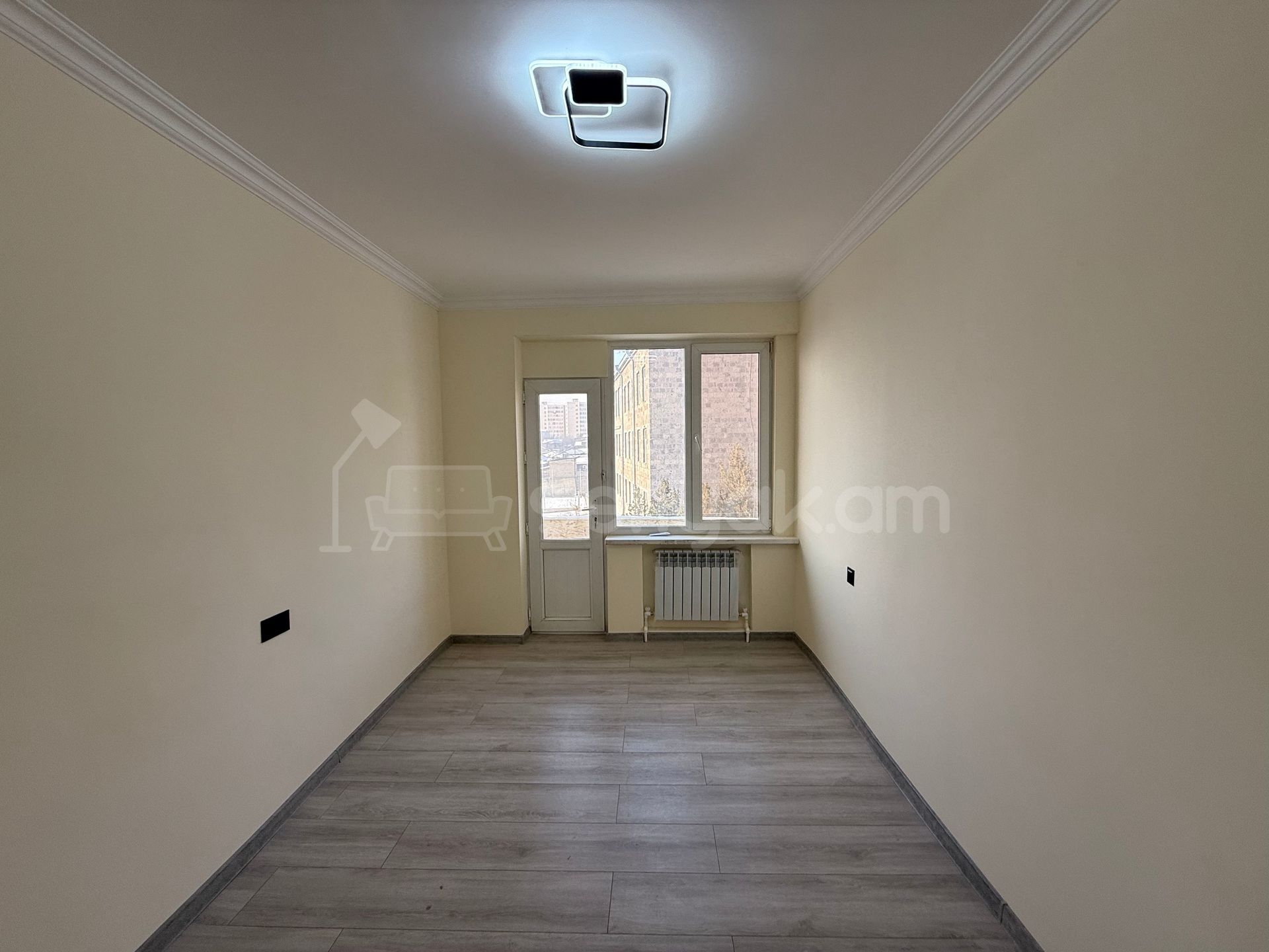 2 Սենյականոց Բնակարան Քարե Շենքում, 50քմ, 5/5 հարկ, Կապիտալ Վերանորոգված