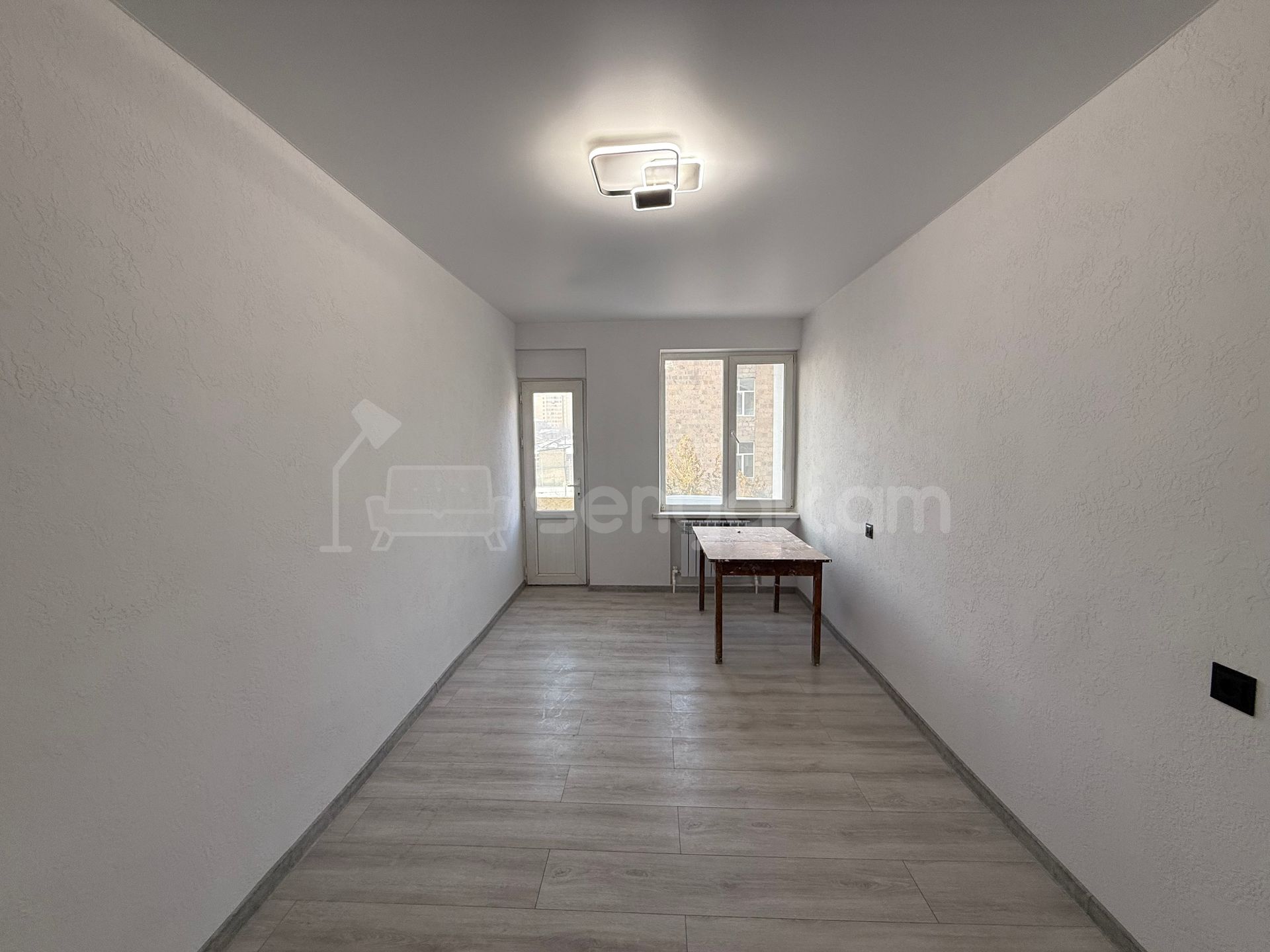 2 Սենյականոց Բնակարան Քարե Շենքում, 50քմ, 5/5 հարկ, Կապիտալ Վերանորոգված