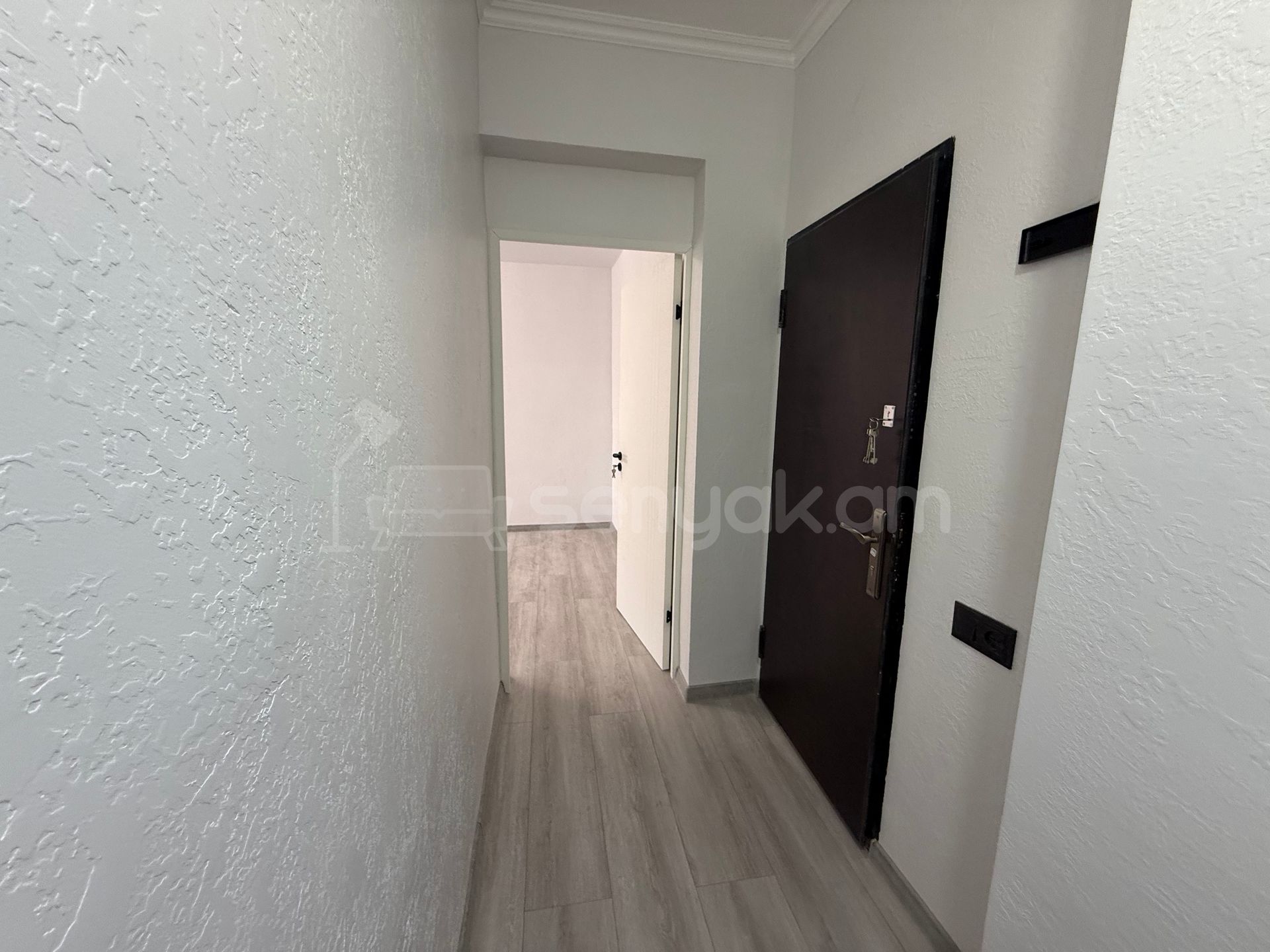 2 Սենյականոց Բնակարան Քարե Շենքում, 50քմ, 5/5 հարկ, Կապիտալ Վերանորոգված