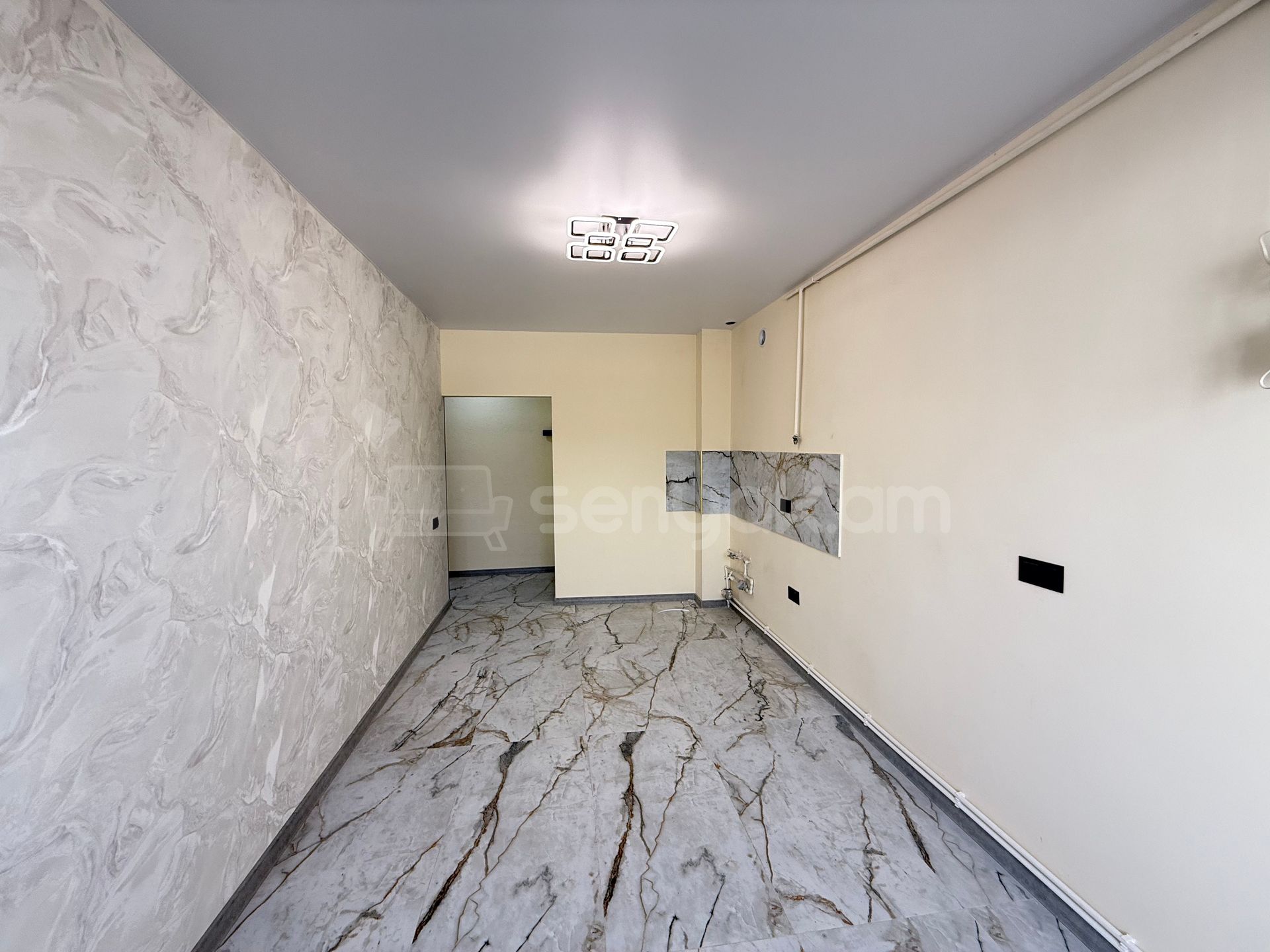 3 Սենյականոց Բնակարան Քարե Շենքում, 43քմ, 5/5 հարկ, Կապիտալ Վերանորոգված