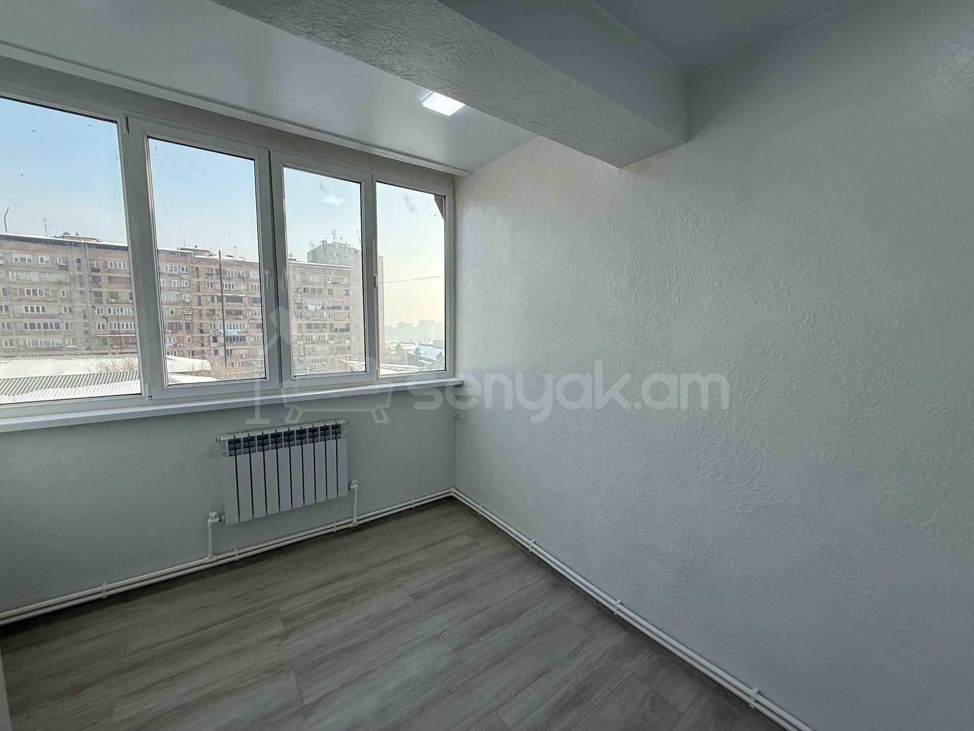 3 Սենյականոց Բնակարան Քարե Շենքում, 43քմ, 5/5 հարկ, Կապիտալ Վերանորոգված